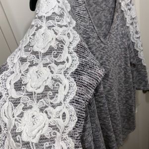 Gray & White Moa Moa woman top